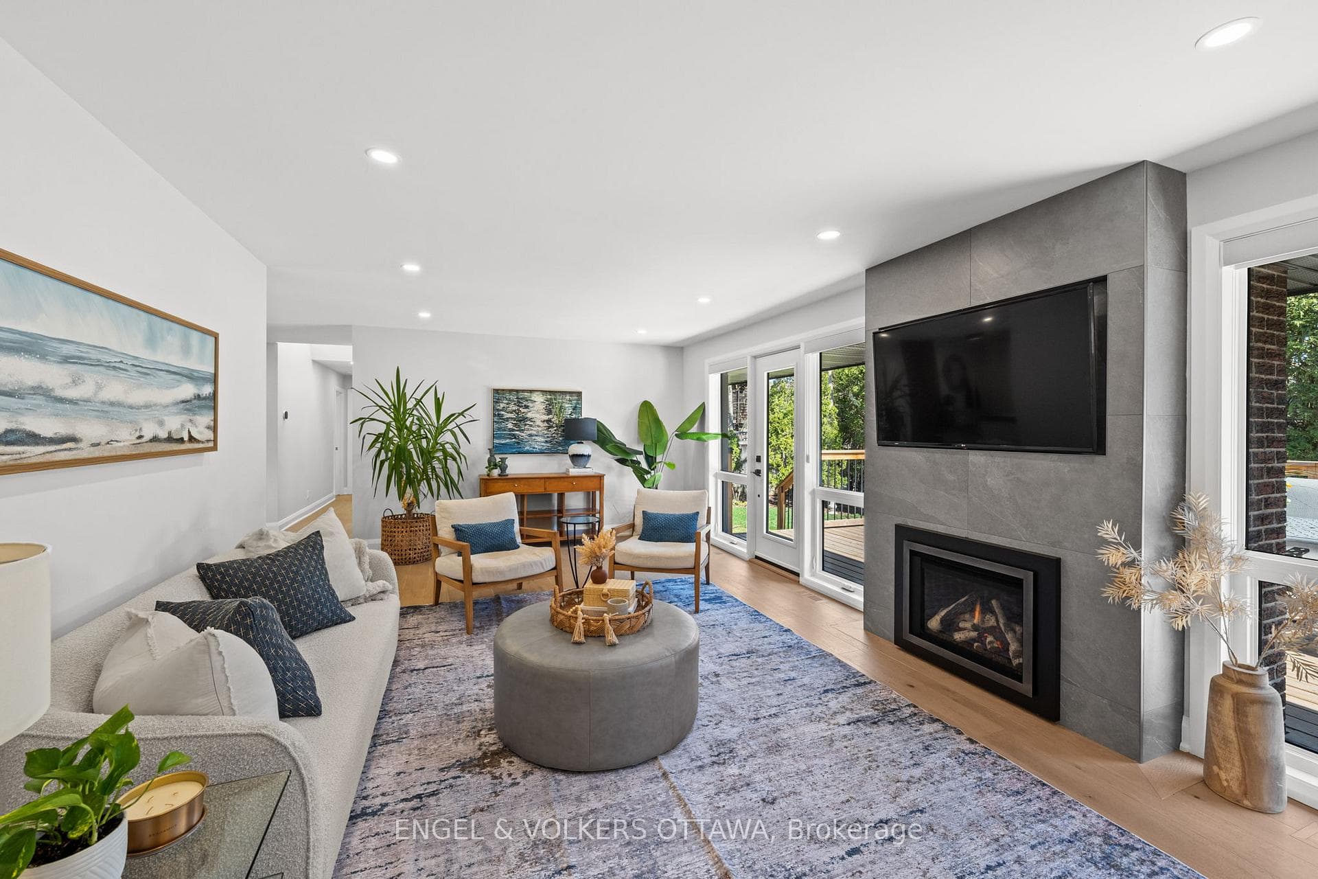 51 Lismer Crescent photo 9