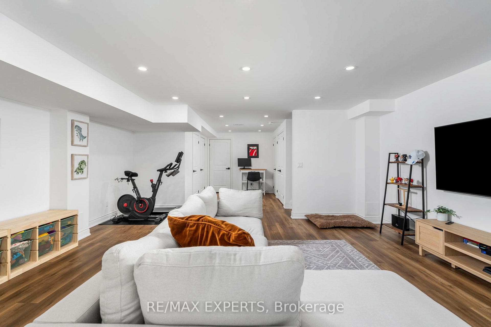 1473 Blackmore Street photo 38