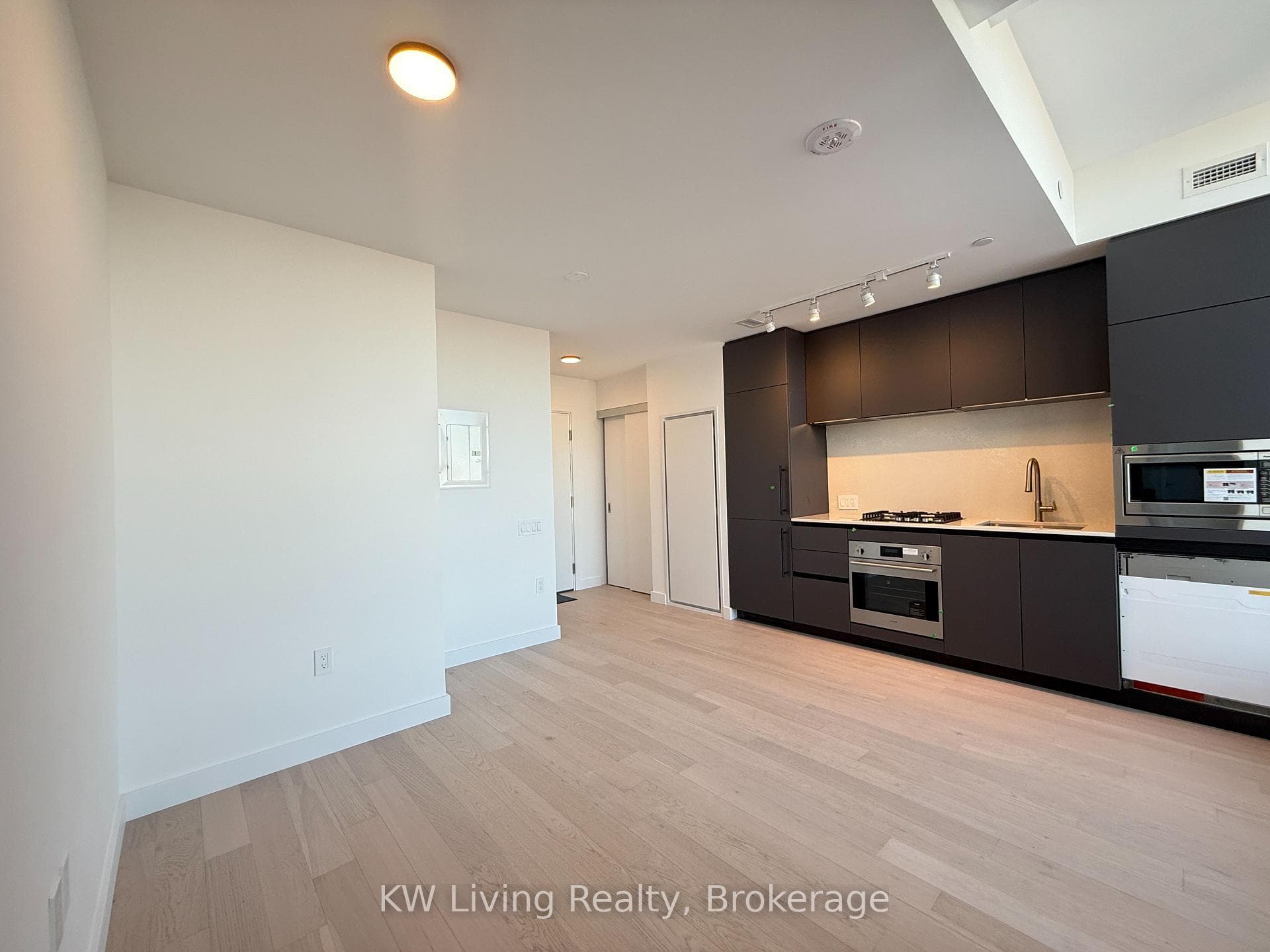 1720 Bayview Avenue Unit 711 photo 4