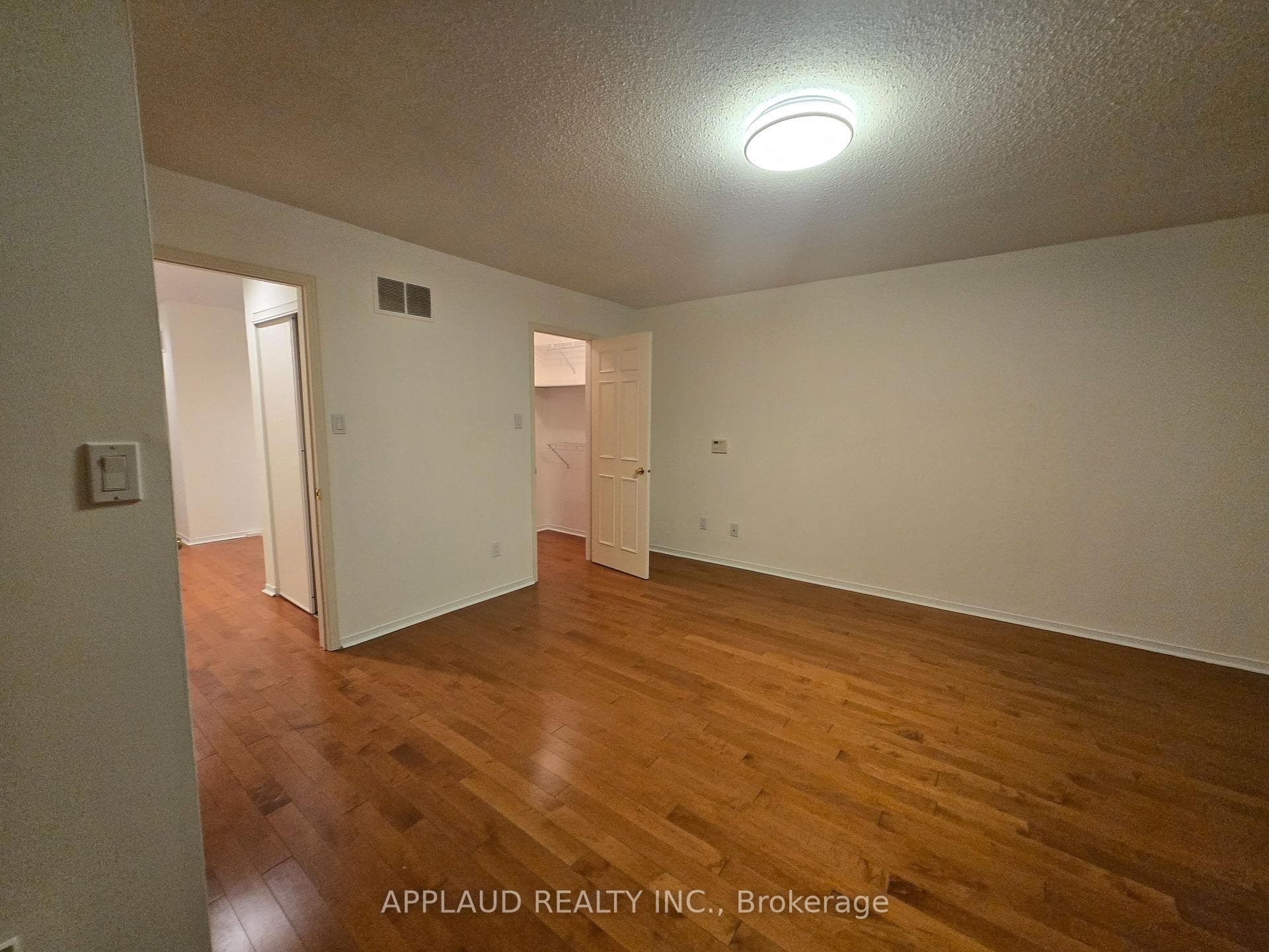 83 Roxborough Lane photo 8