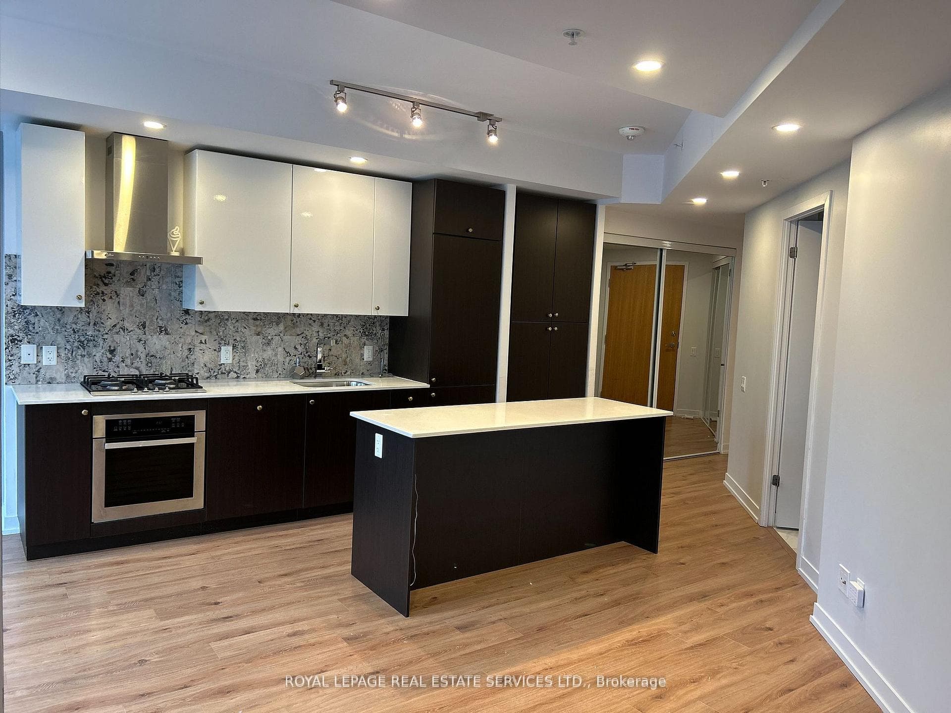 38 Howard Park Avenue Unit 524 photo 5