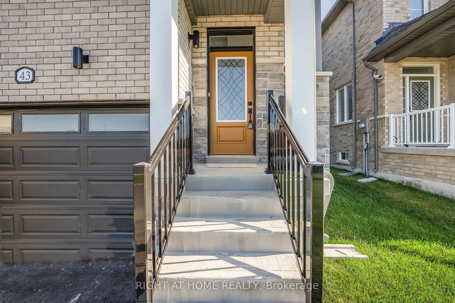 43 Federica Crescent photo 6