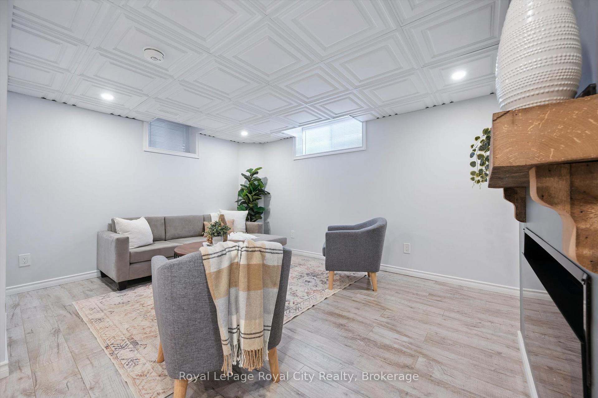 98 Kay Crescent photo 29