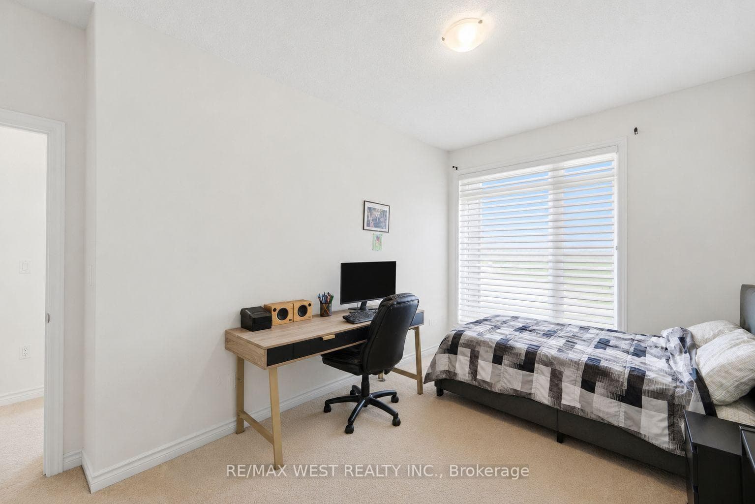 55 Holyrood Crescent photo 24
