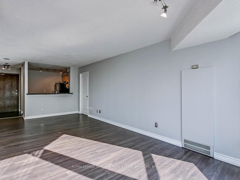 1276 Maple Crossing Boulevard Unit 813 photo 7