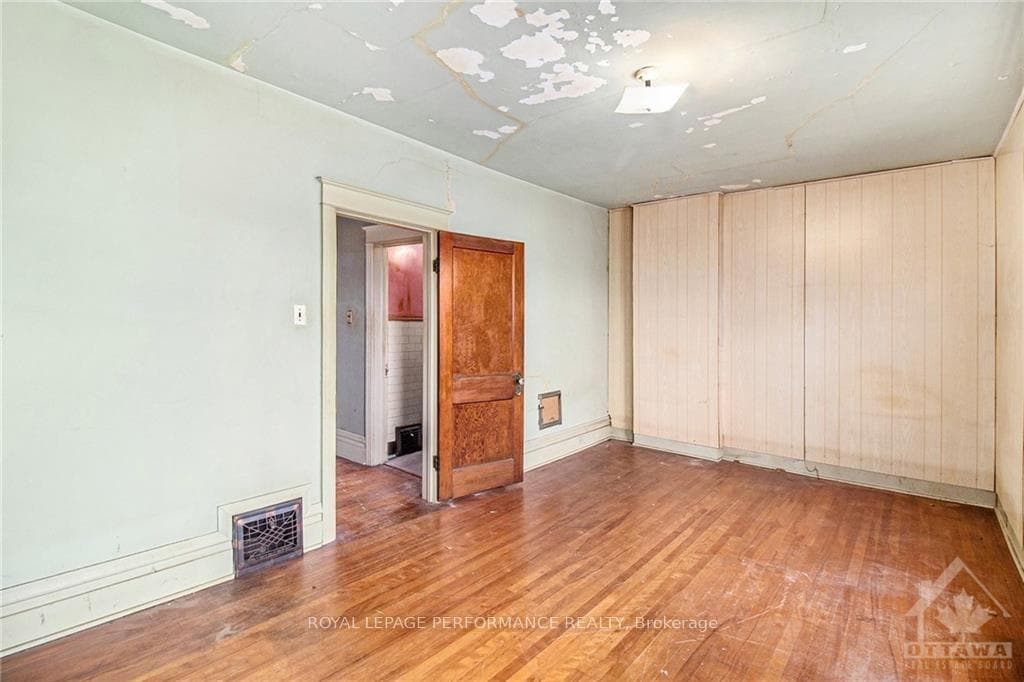 37 TYNDALL Street photo 20
