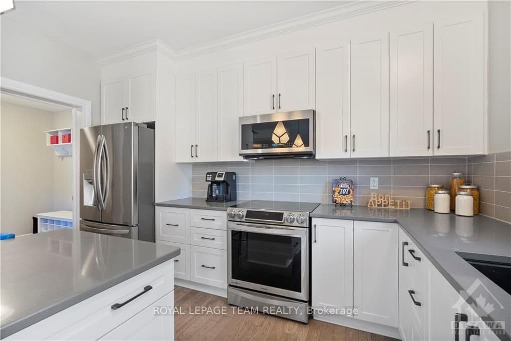 857 PERCIVAL Crescent photo 8