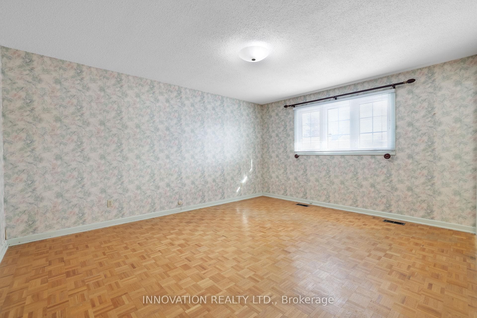 primary bedroom with walkin closet & ensuite