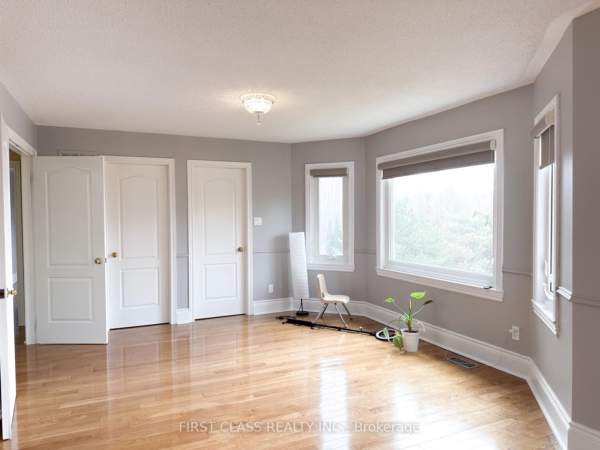 878 Norsan Crescent photo 17