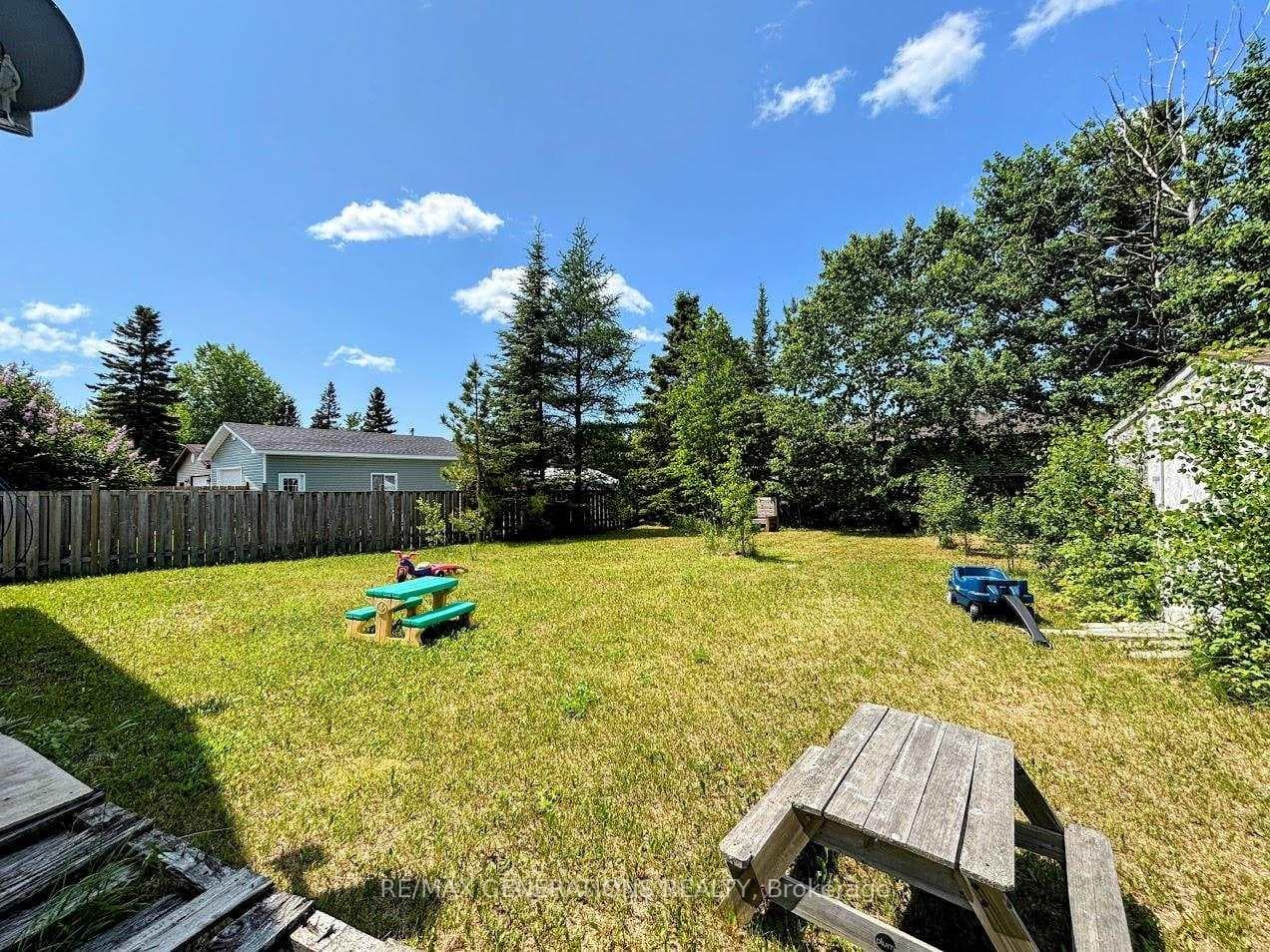 18 Hemlo Drive photo 40