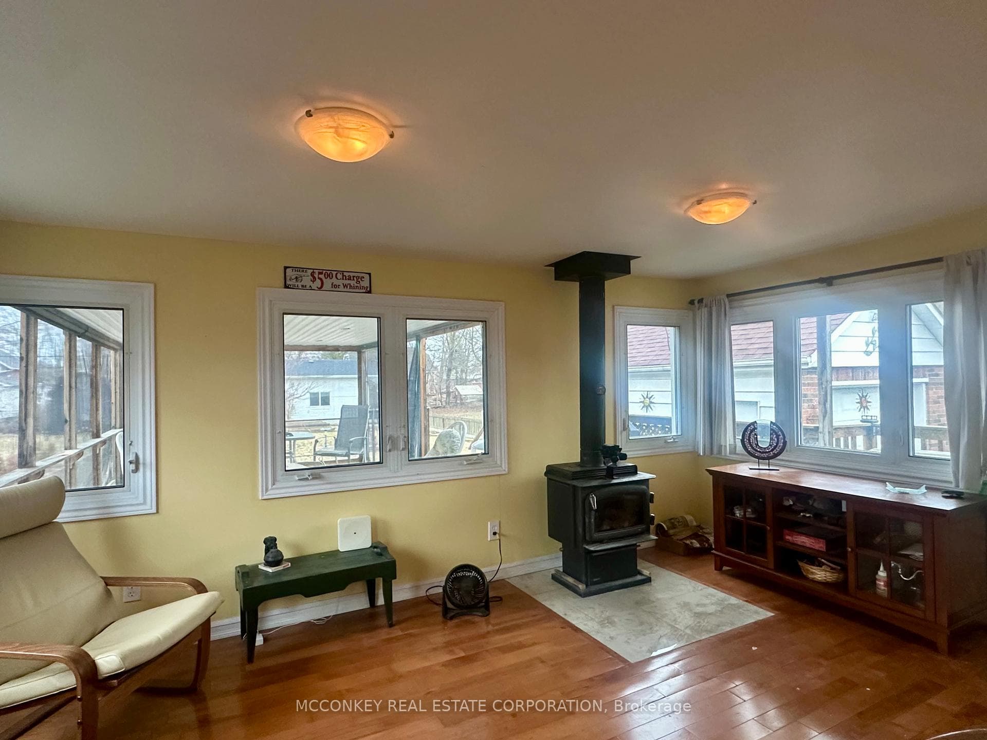 320 Mckellar Street photo 4