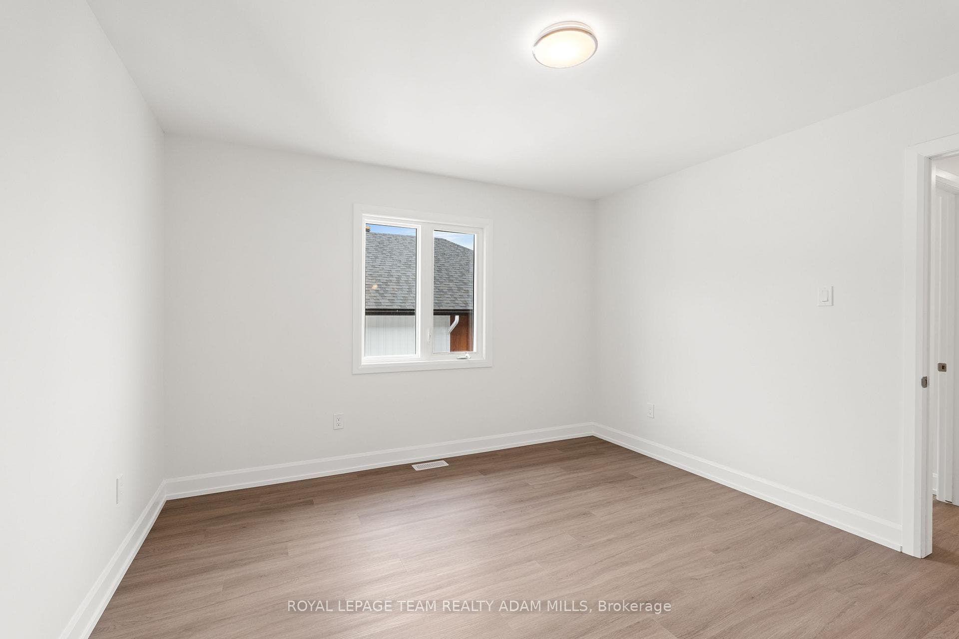 6952 Notre Dame Street photo 18