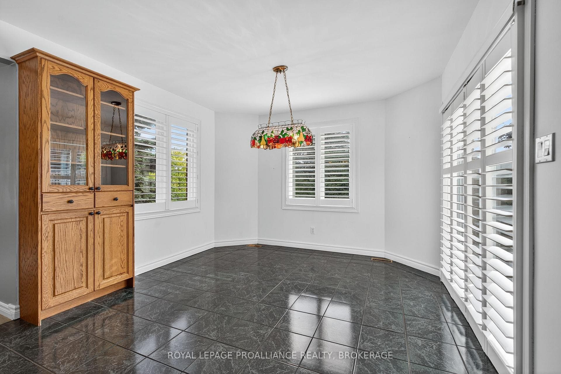 520 Citation Crescent photo 12