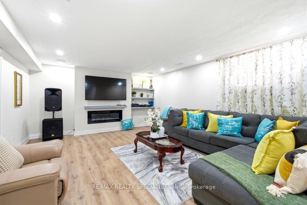 45 Peggy Avenue photo 31