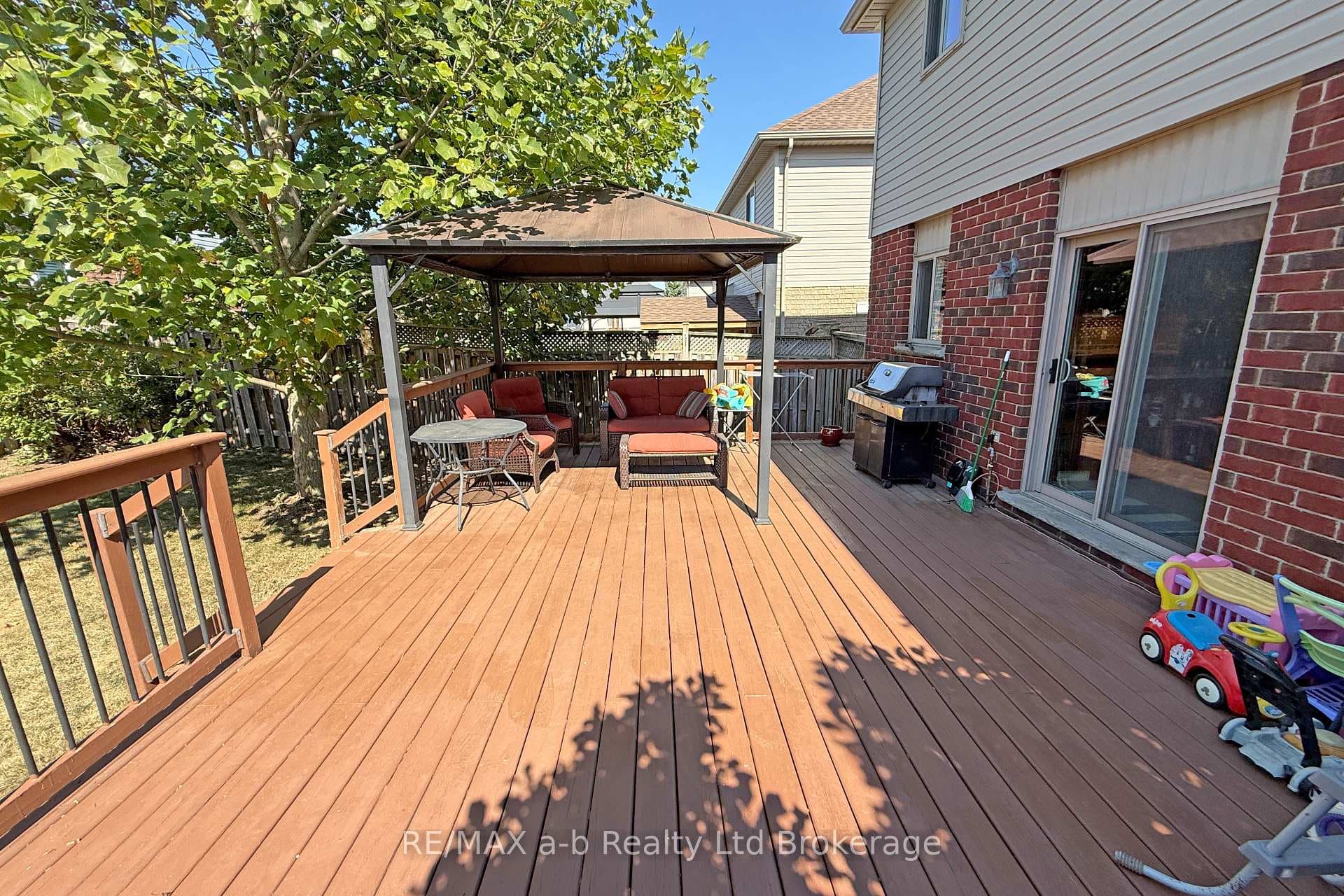 501 Tatham Boulevard photo 40