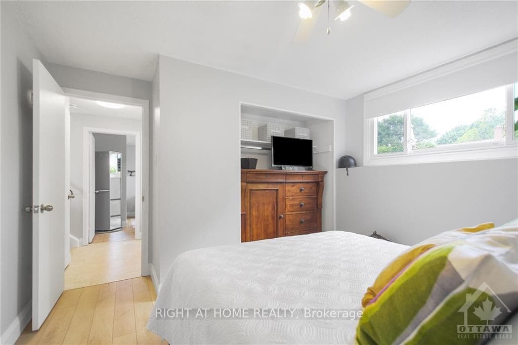 571 EASTVALE Drive photo 18