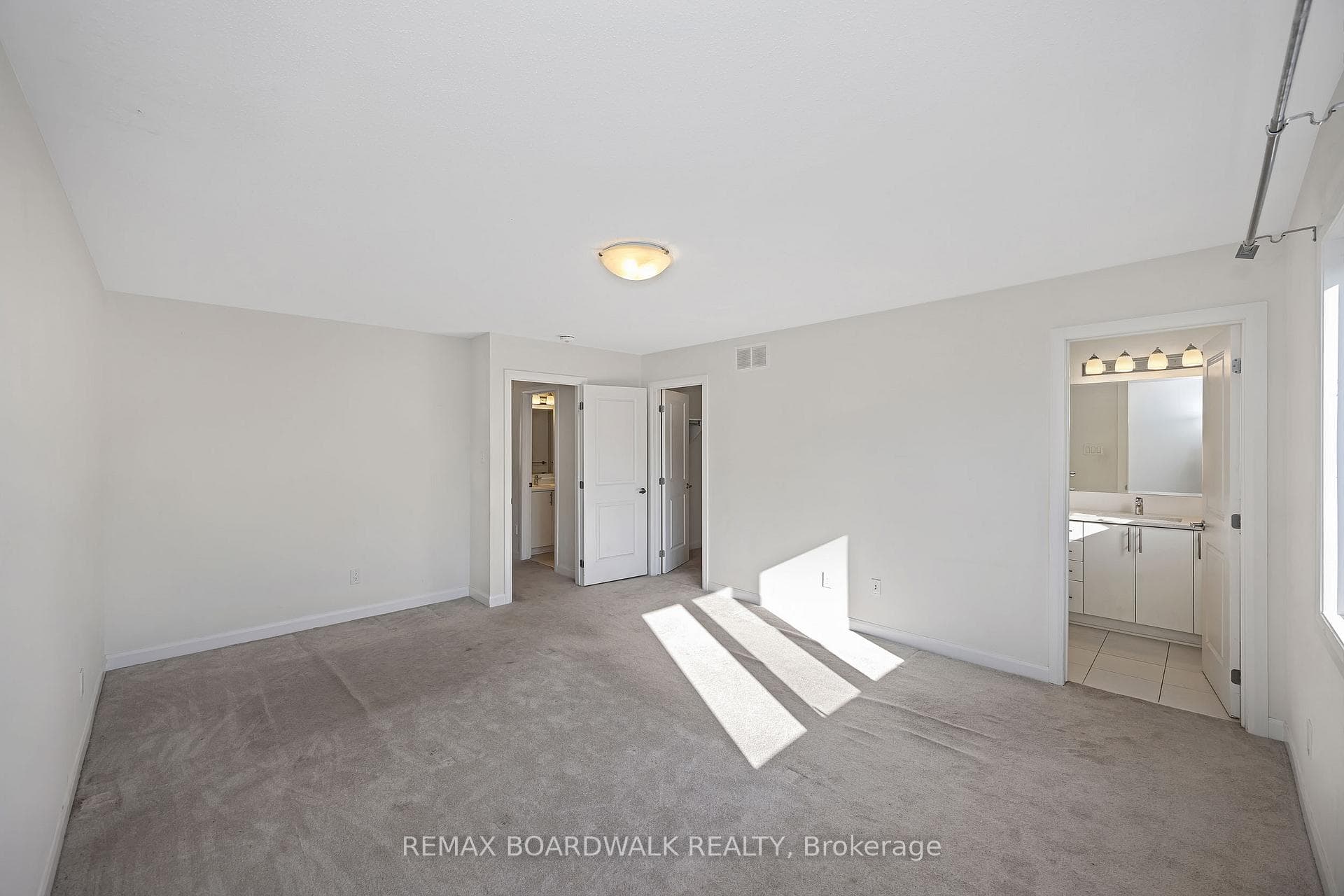 2063 Caltra Crescent photo 22