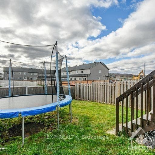 2358 MARBLE Crescent photo 19