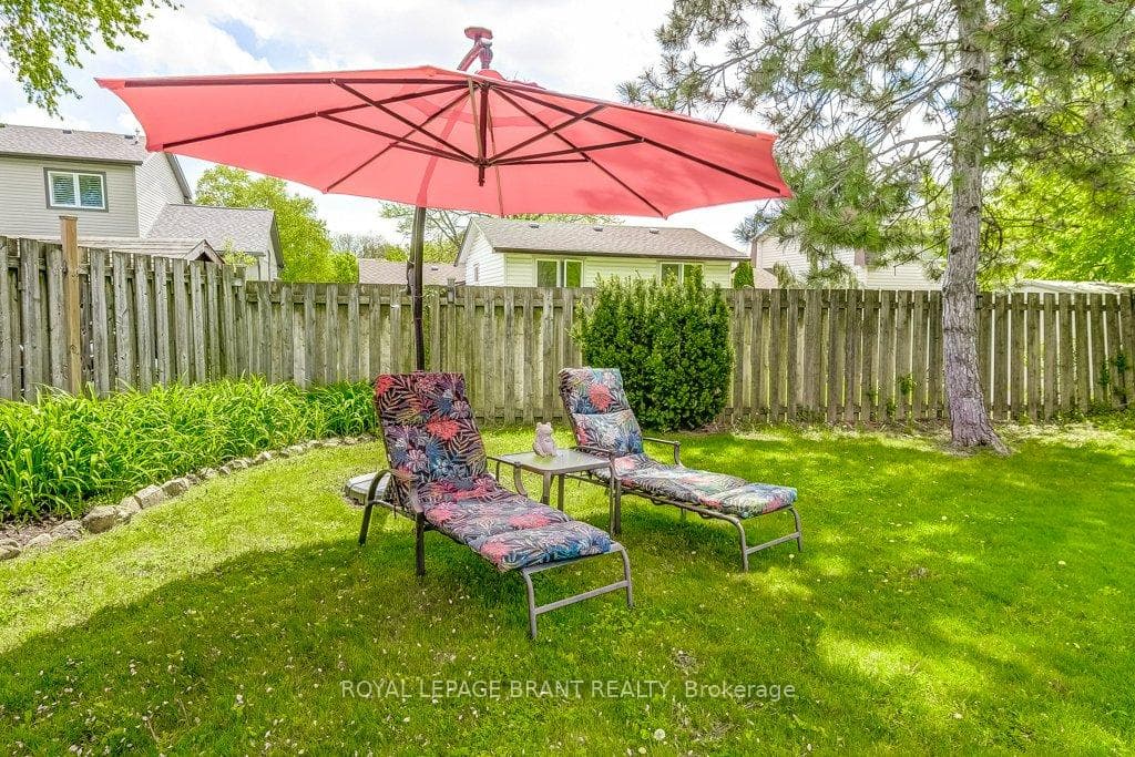726 Applewood Crescent photo 46