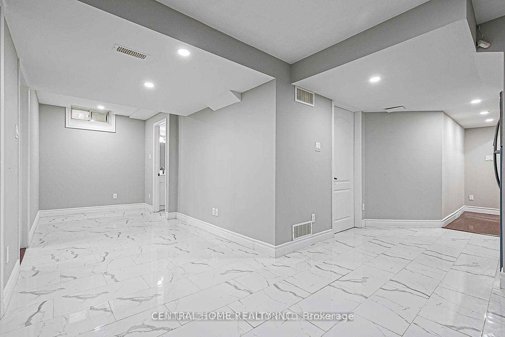 48 Knowles Drive photo 3
