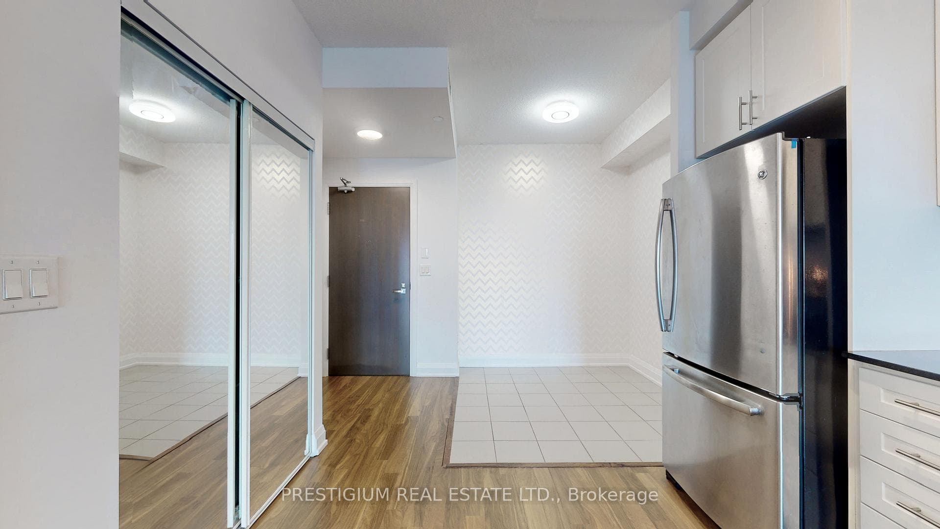 7161 Yonge Street Unit 827 photo 12