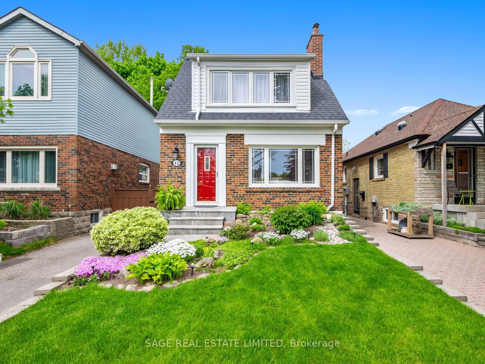 42 White Birch Road photo 1