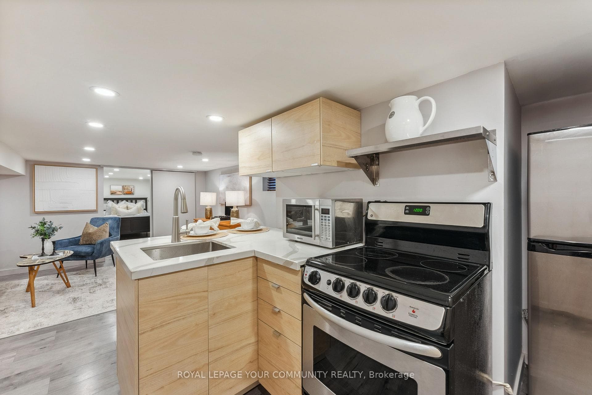 12 Lamb Avenue photo 30
