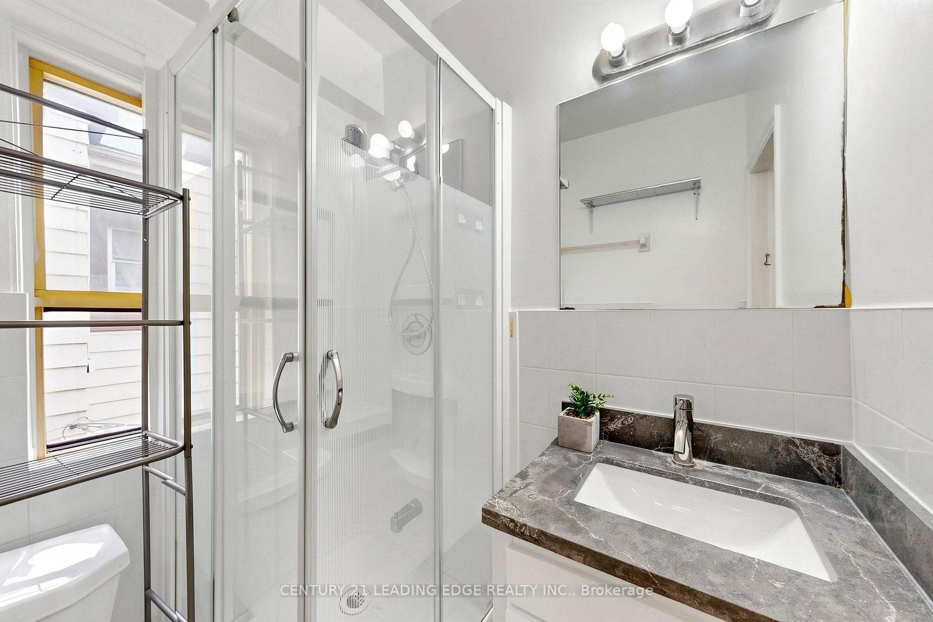 2nd Floor Full Bathroom