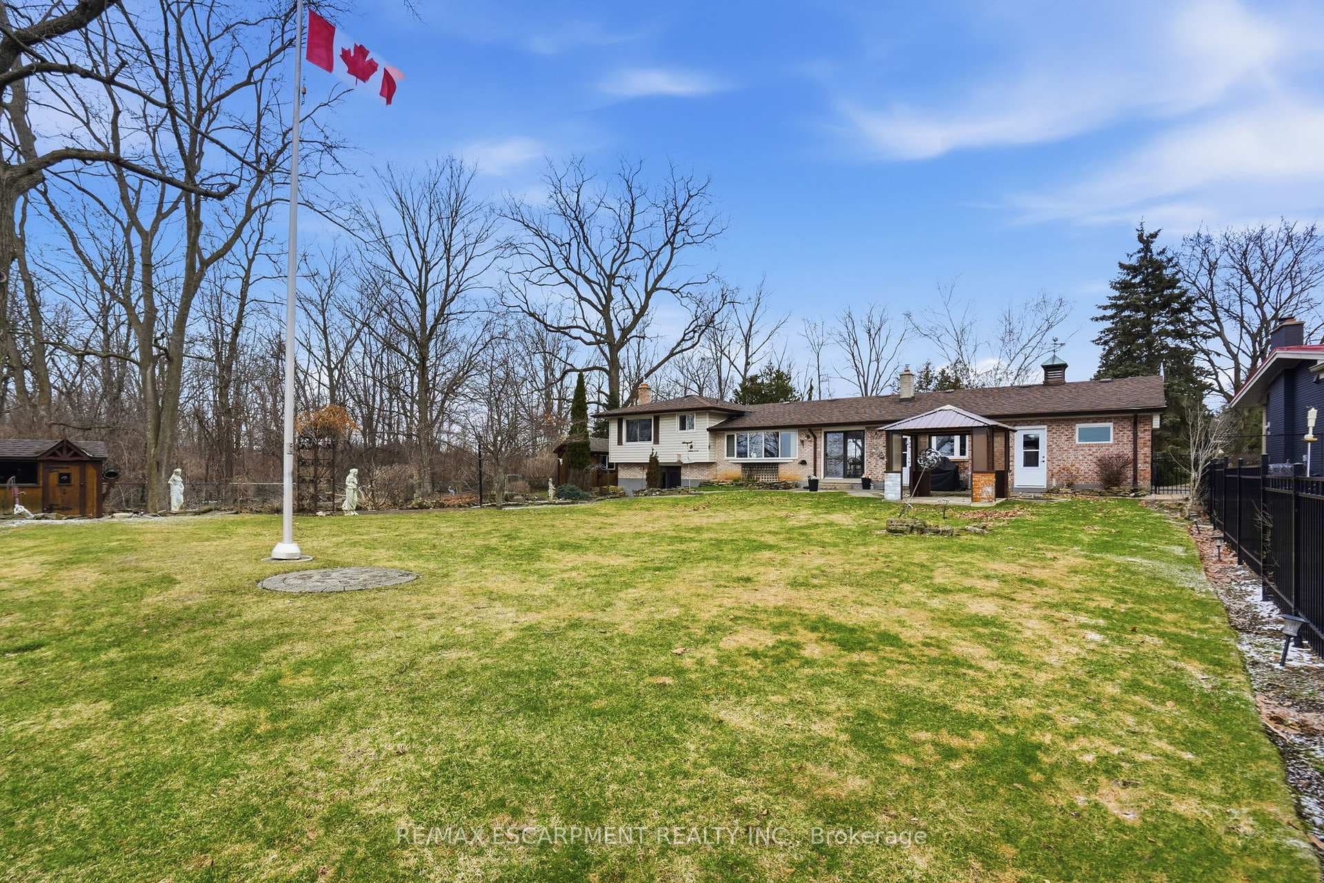 1 Thorncrest Boulevard photo 34