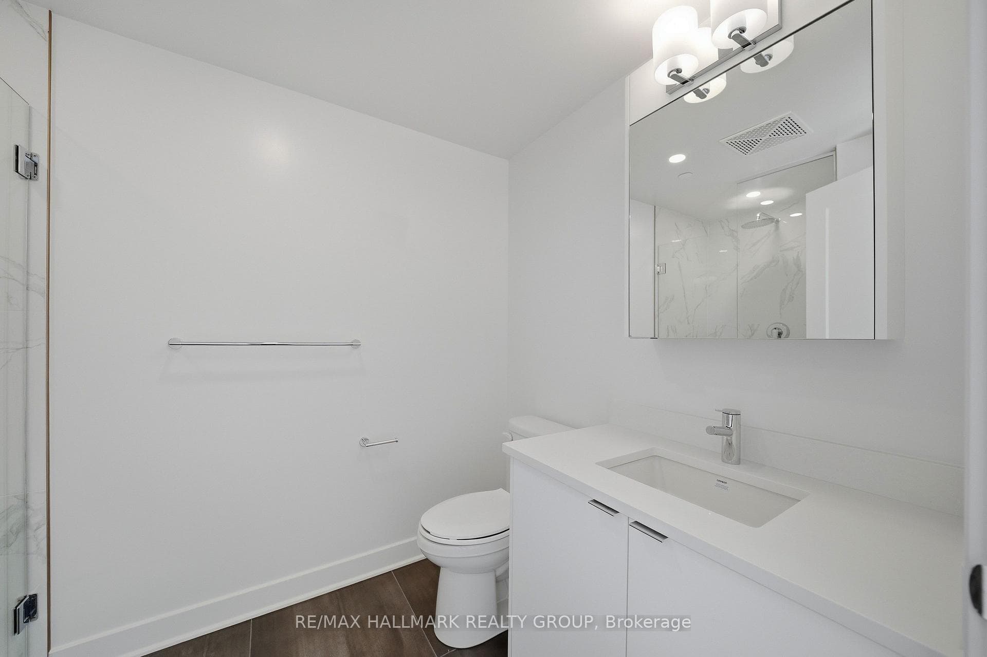 180 George Street Unit 2001 photo 15