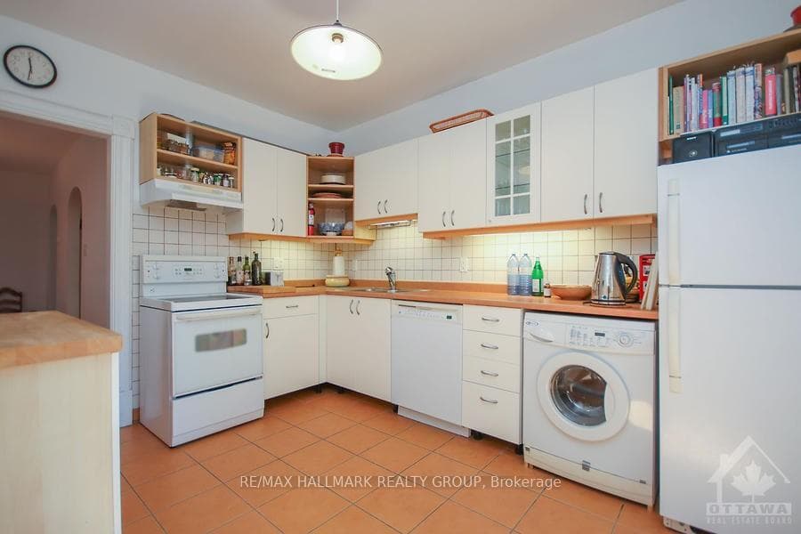 124 STEWART Street photo 17