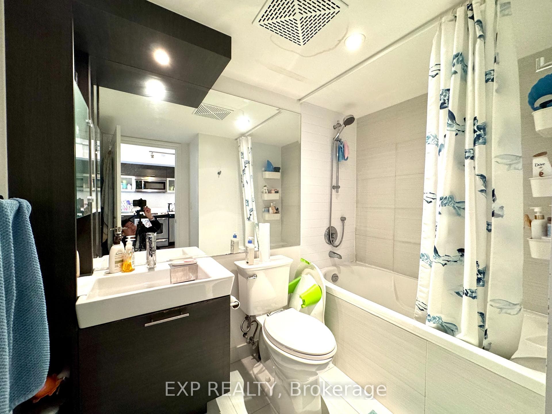 386 Yonge Street Unit 1512 photo 14