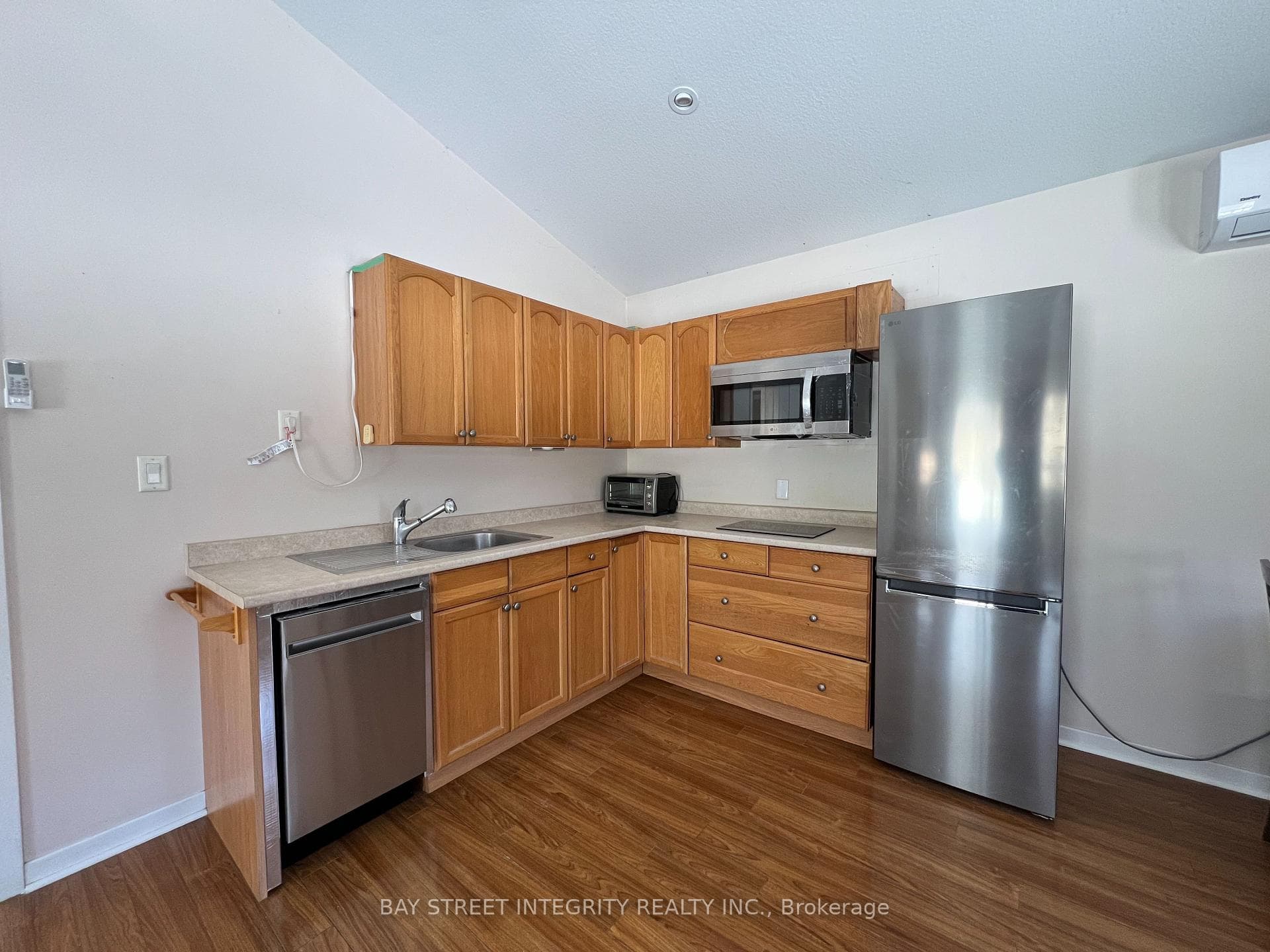 1339 Pinegrove Road Unit 2 photo 8