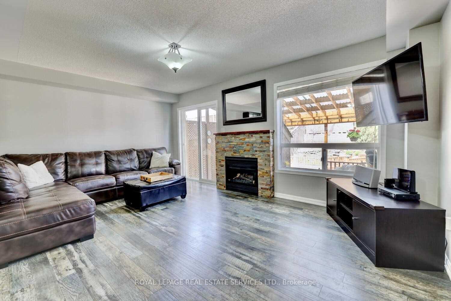 1148 Bonin Crescent photo 9