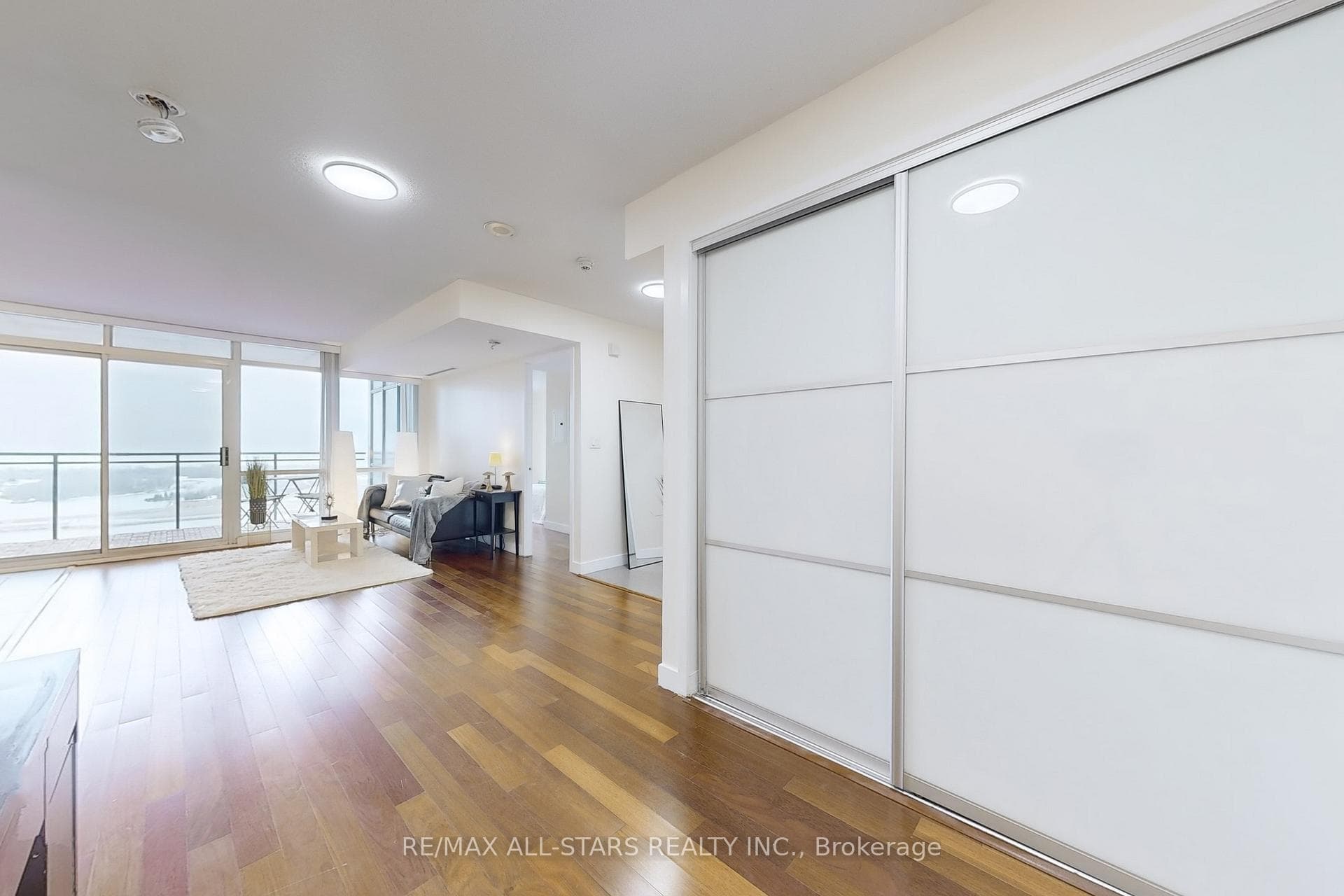 15 Fort York Boulevard Unit 4211 photo 9