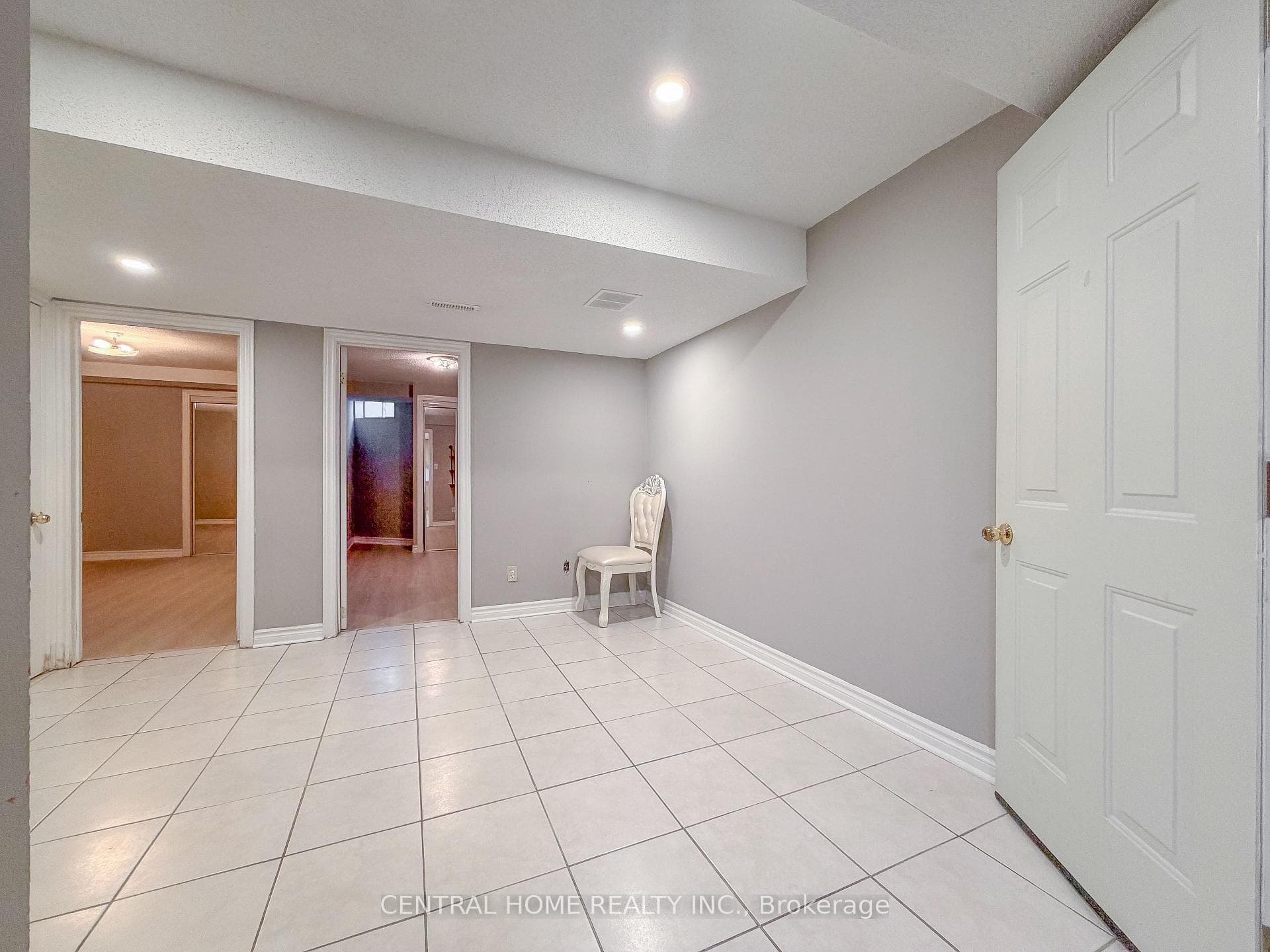 46 Clifton Court Unit Bsmt photo 4