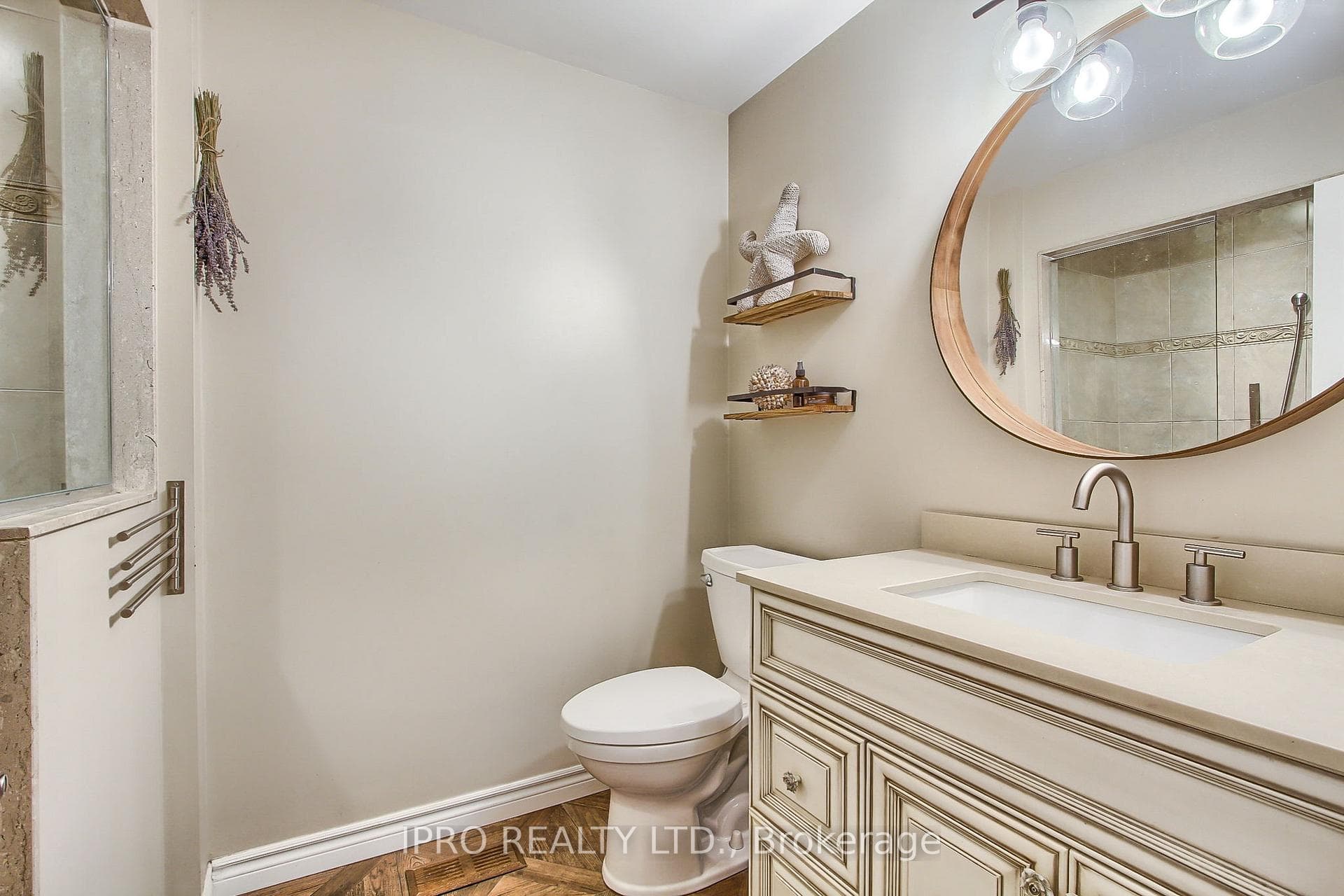 1141 Saturnia Crescent photo 20