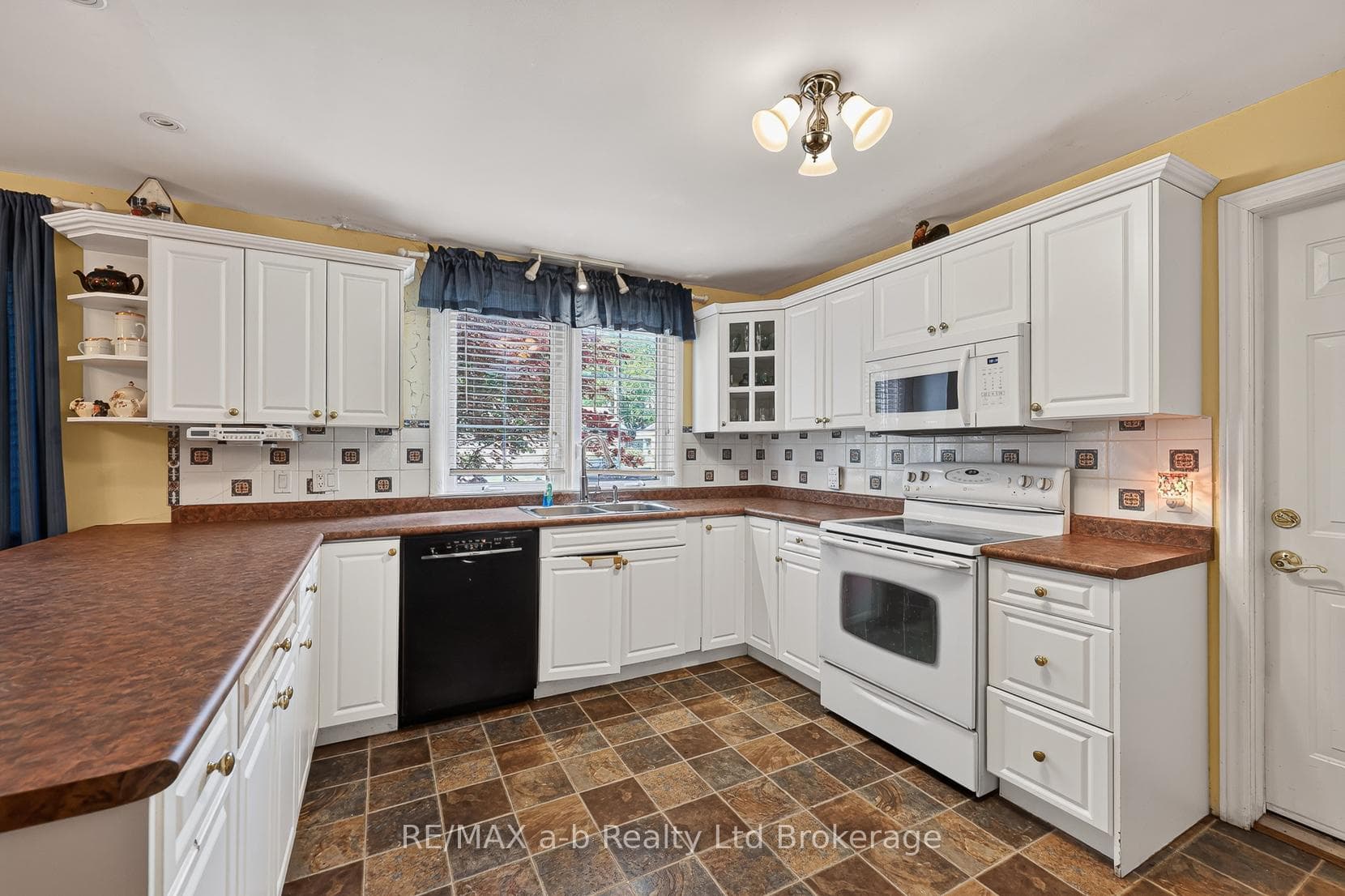 61 Parkwood Drive photo 29
