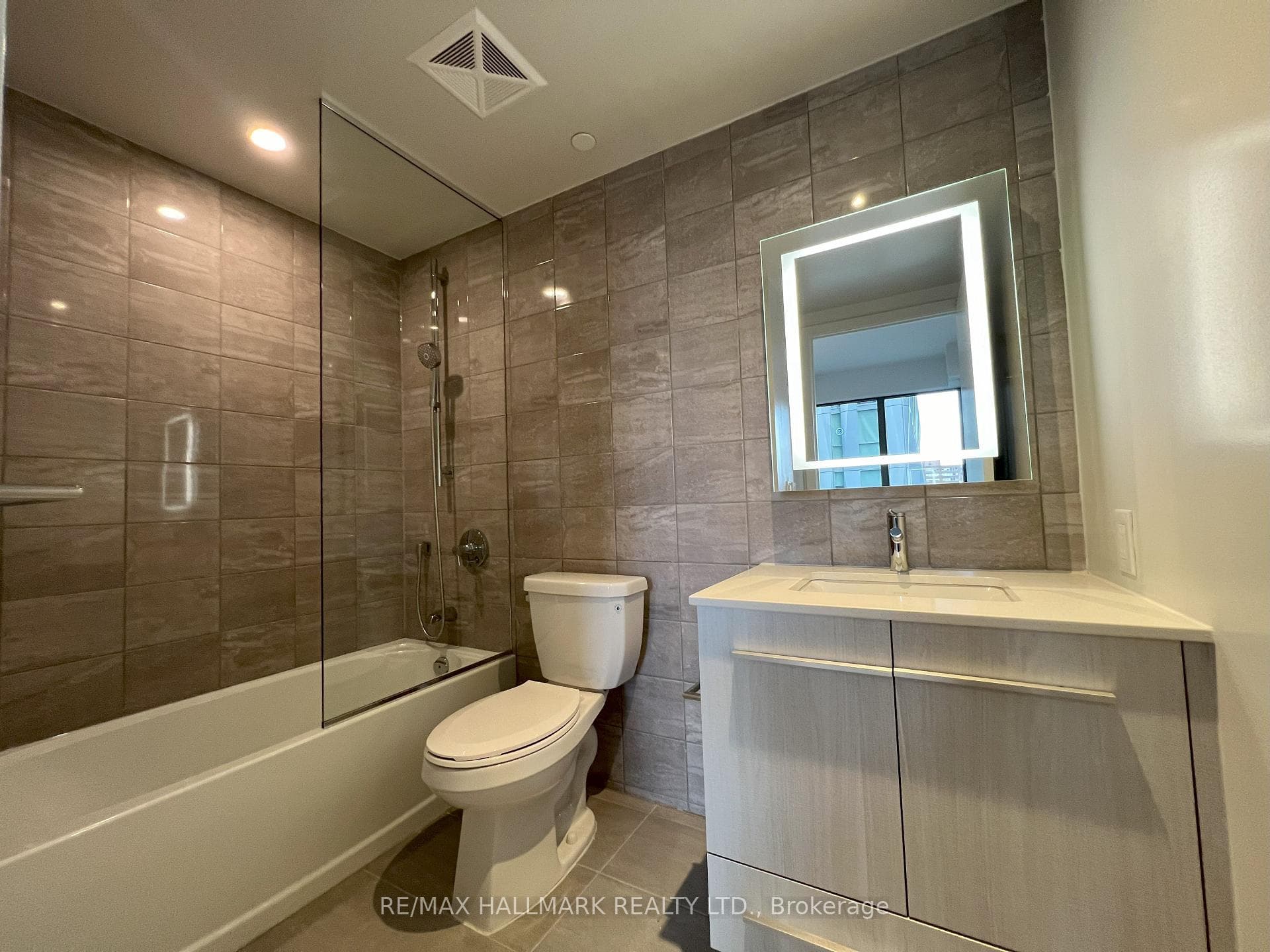 8 Cumberland Street Unit 1402 photo 11