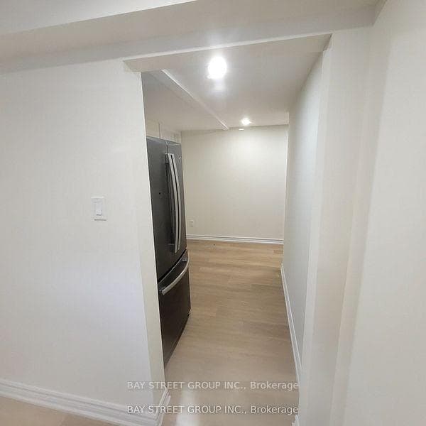 892 Carnaby Crescent Unit Unit 2 photo 30