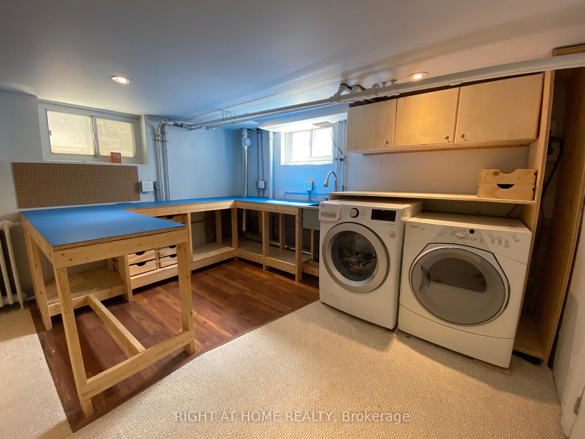 1729 Dundas Street photo 18