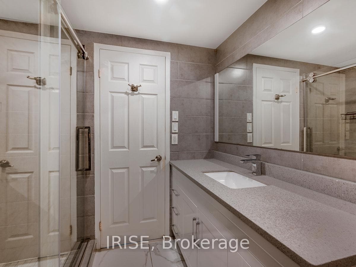 77 Harbour Square Unit 806 photo 17