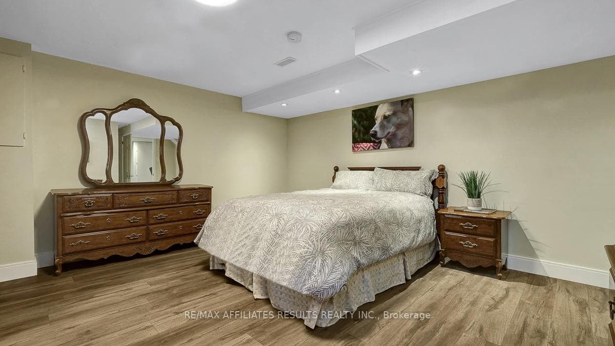 13 Redfox Place photo 32