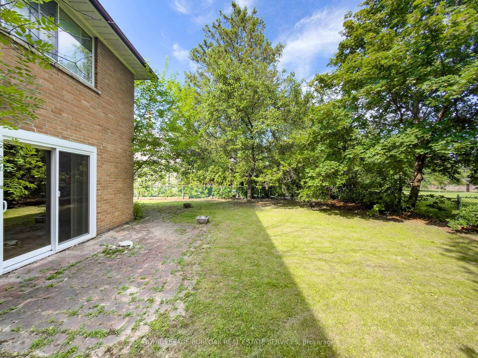 3577 Bluestream Crescent photo 6
