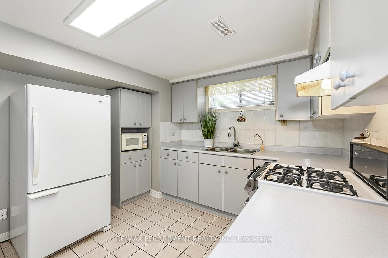 3726 Holden Crescent photo 38