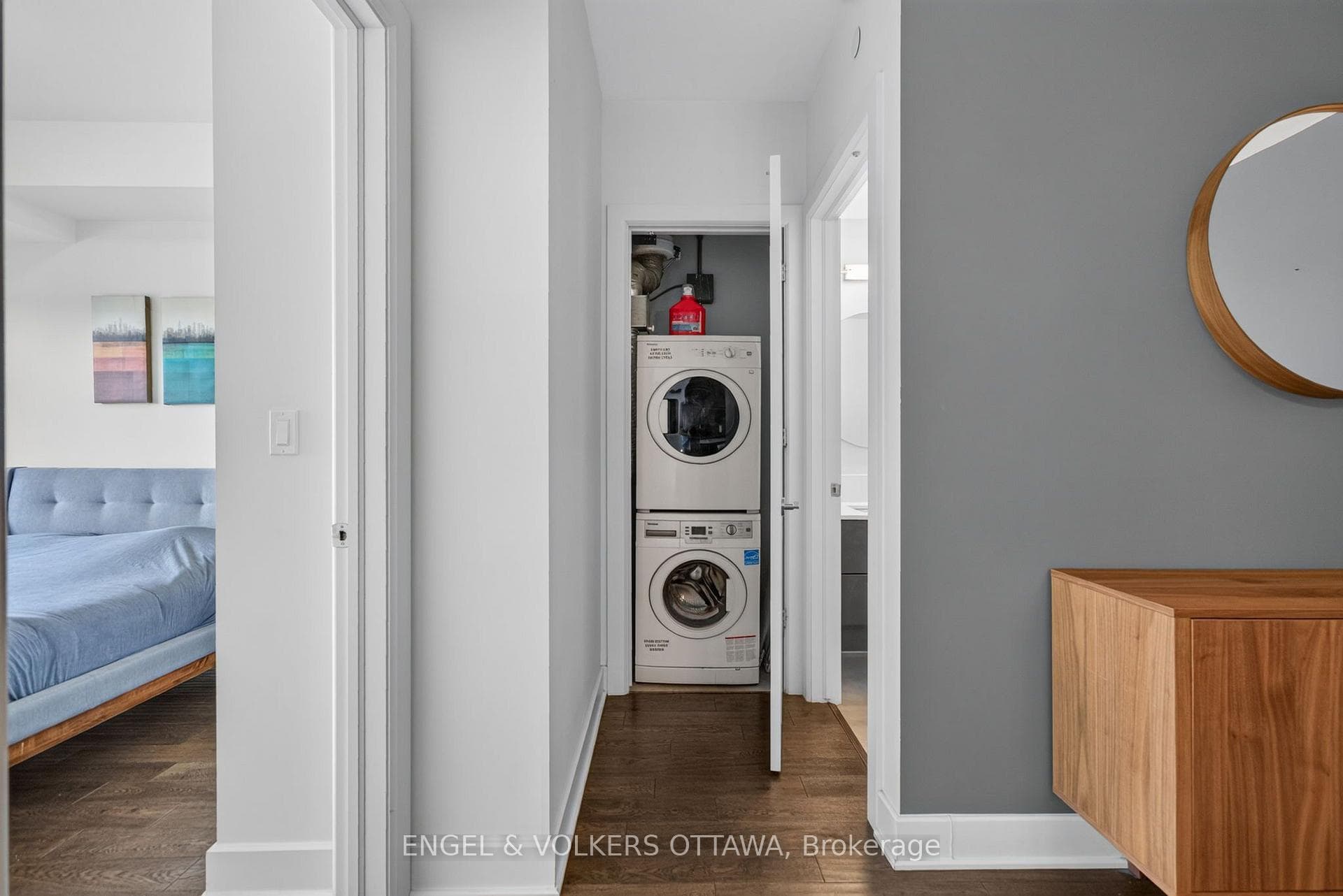 255 Bay Street Unit 816 photo 18