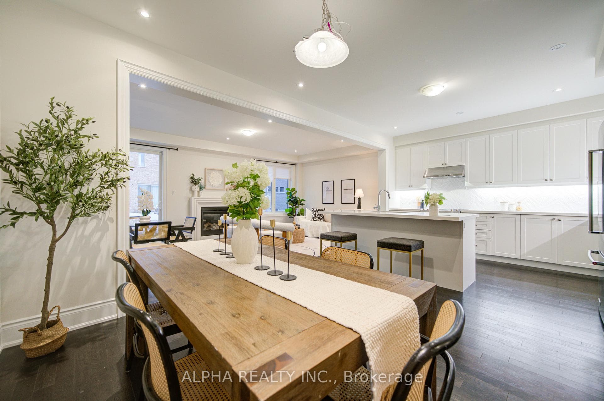 45 Kentledge Avenue photo 15