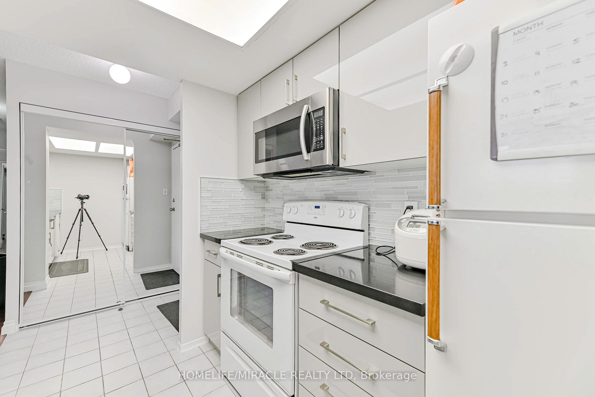 1470 Midland Avenue Unit 809 photo 15