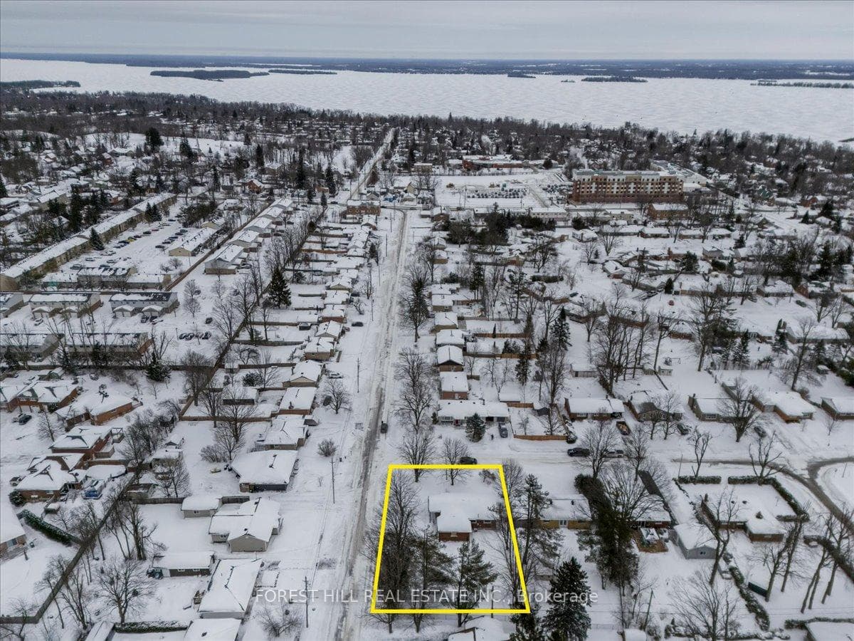 267 Lawrence Avenue photo 38