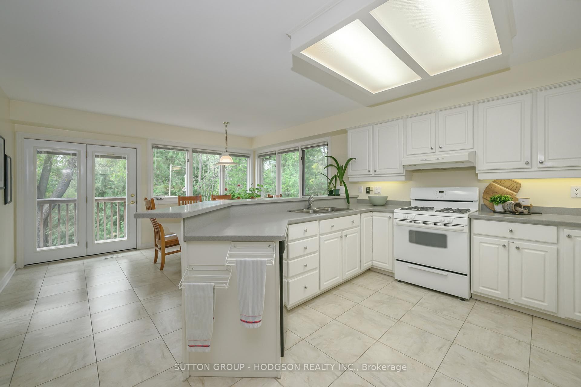 430 Ambleside Drive photo 11